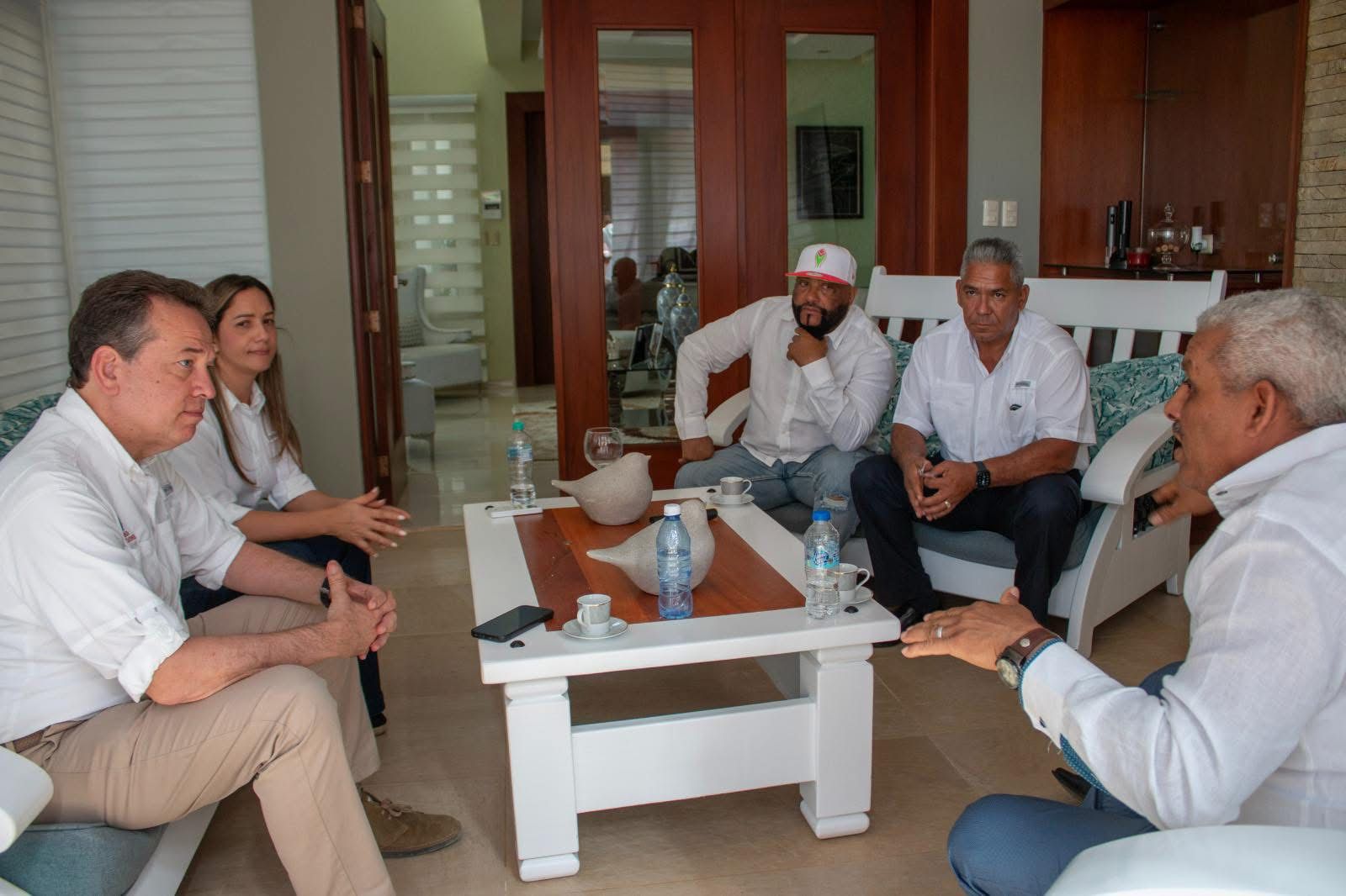 Alcalde sostuvo un gran encuentro con el ministro de viviendas y edificaciones de la presidencia.